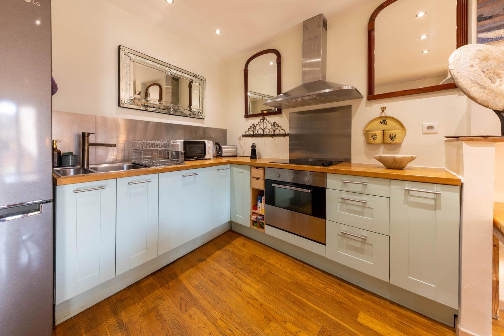 Spacious And Bright Flat Close To The Beach : Heart Of Old Νίκαια Εξωτερικό φωτογραφία